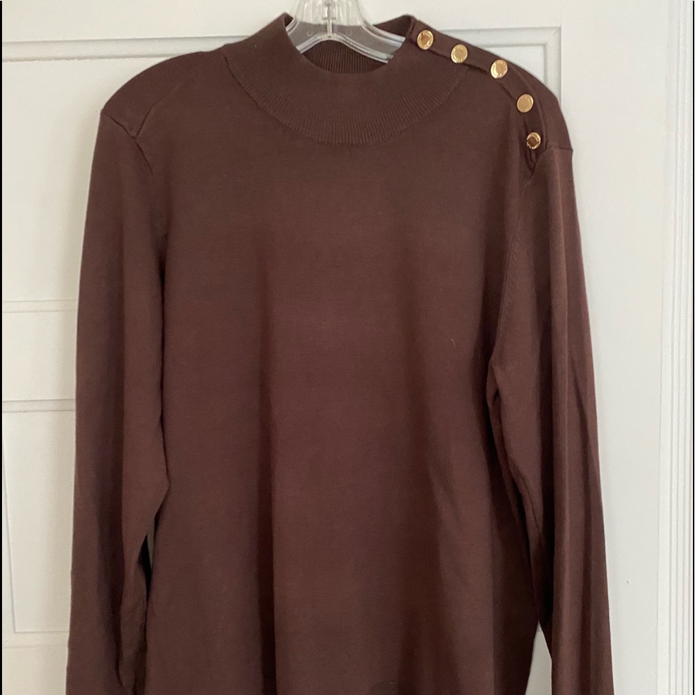 XL sweater with flattering shoulder buttons. Super comfy. New without tags.